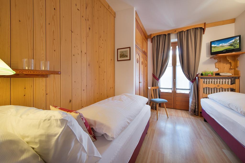 Hotel Posta Livigno Bagian luar foto